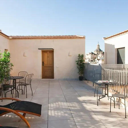 Isg Apartments Cedaceros Seville Exterior photo